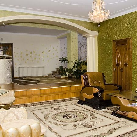 Hotel Ezio Codru Екстер'єр фото