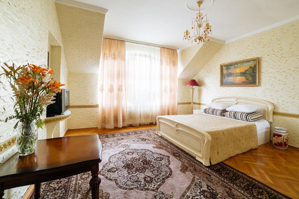 Hotel Ezio Codru Екстер'єр фото
