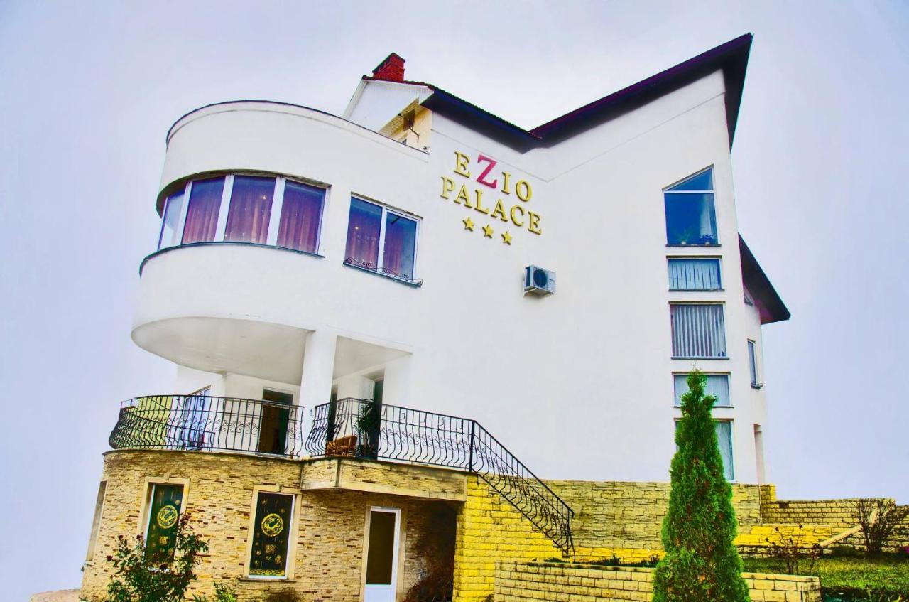 Hotel Ezio Codru Екстер'єр фото