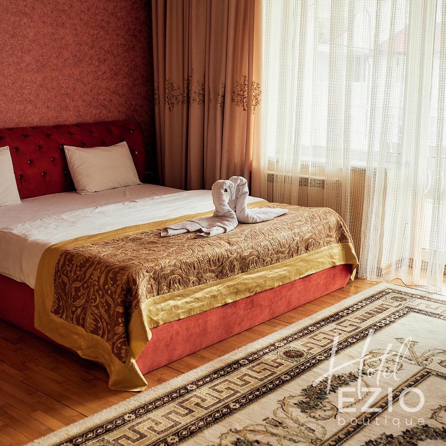 Hotel Ezio Codru Екстер'єр фото
