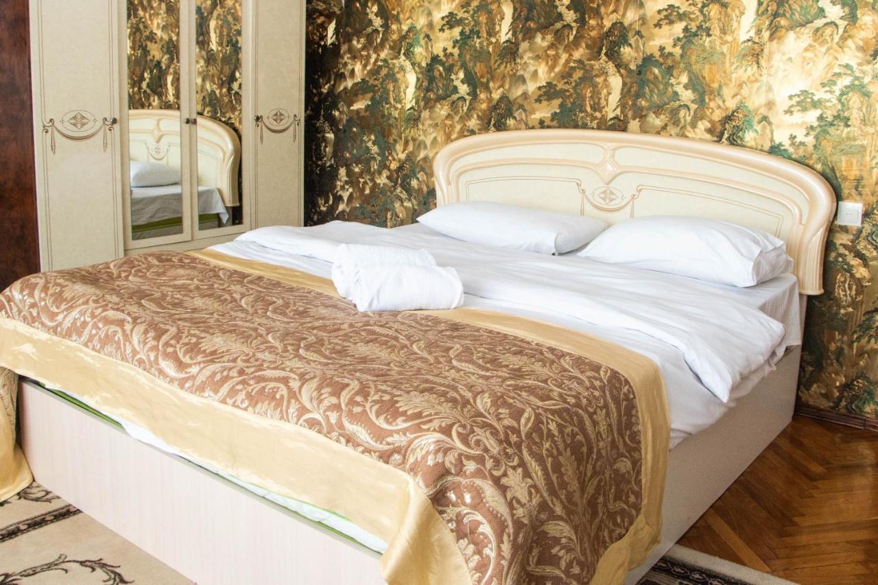 Hotel Ezio Codru Екстер'єр фото