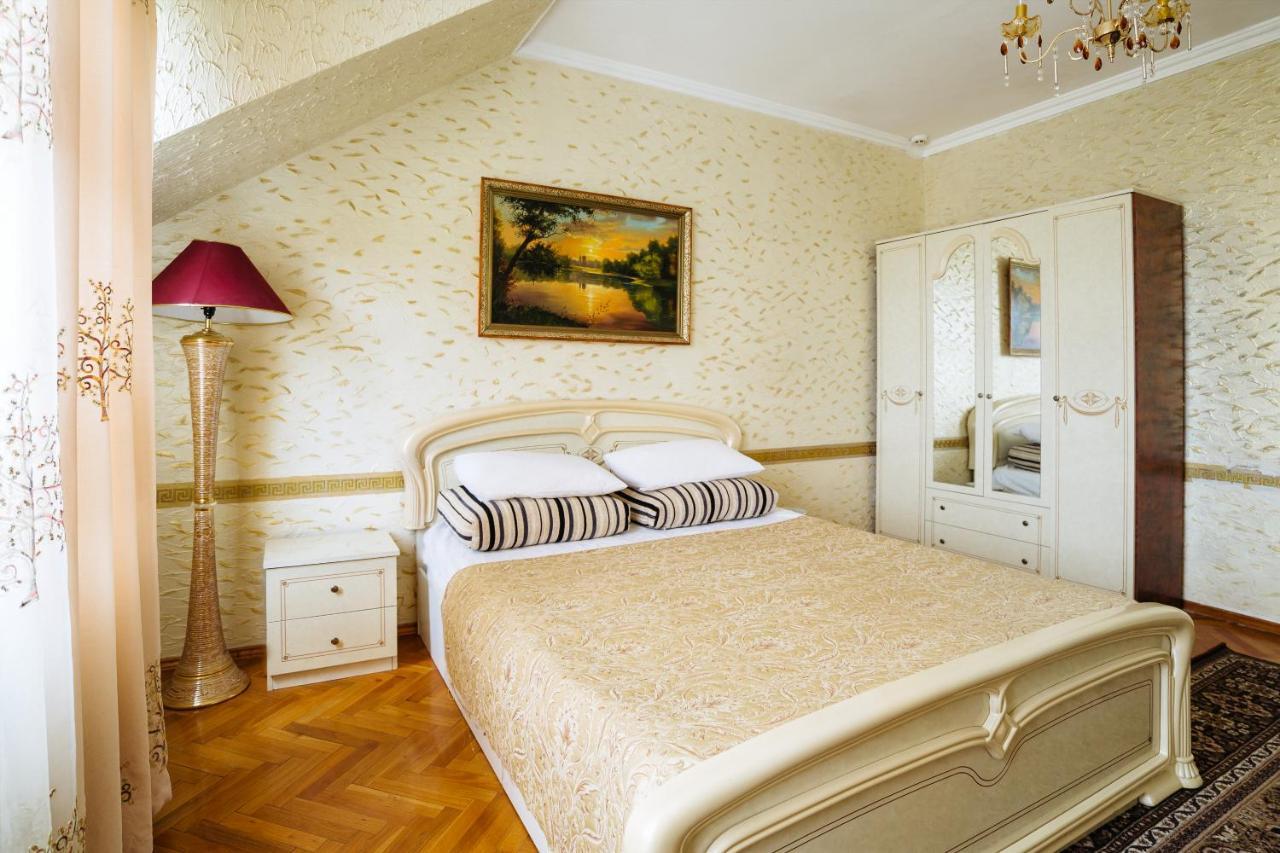 Hotel Ezio Codru Екстер'єр фото