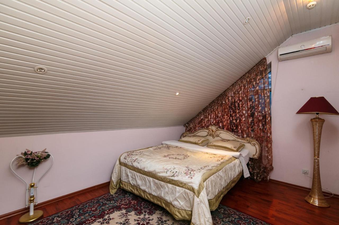 Hotel Ezio Codru Екстер'єр фото