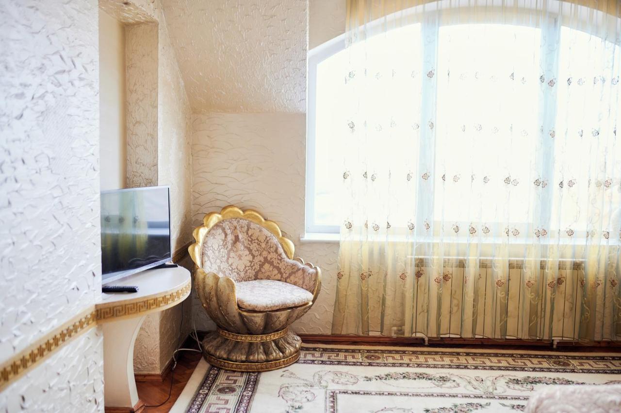 Hotel Ezio Codru Екстер'єр фото