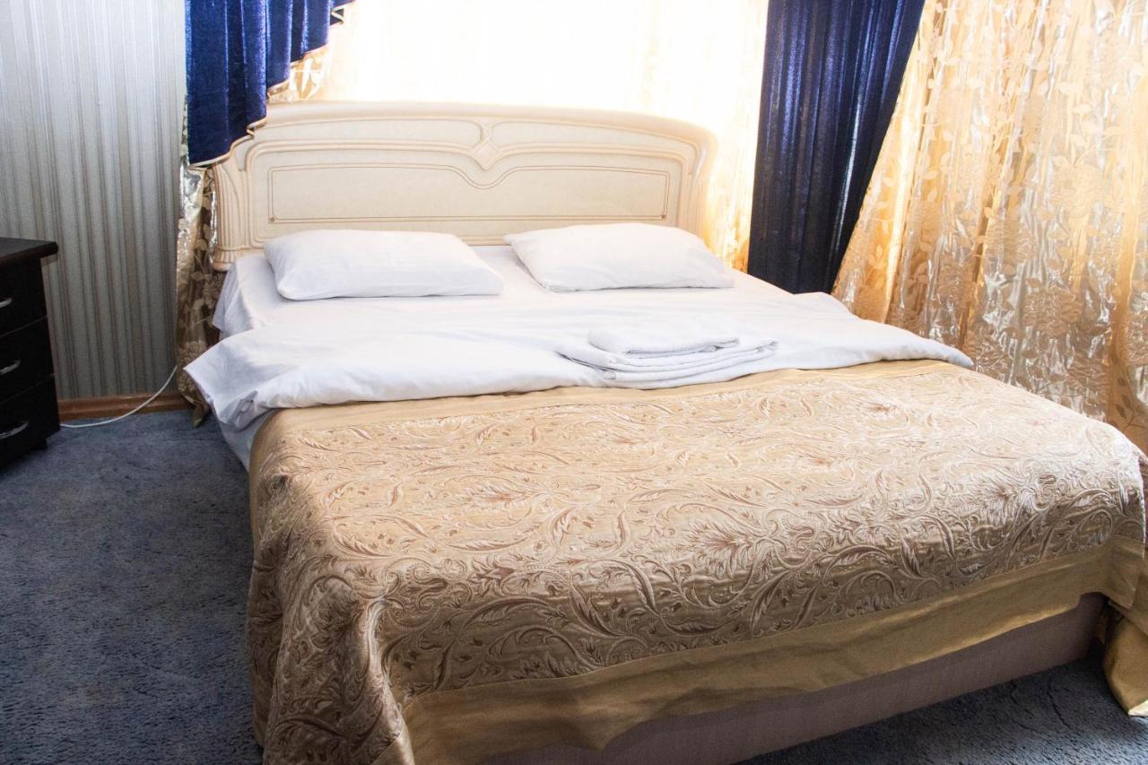 Hotel Ezio Codru Екстер'єр фото