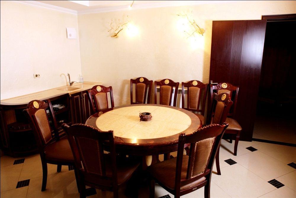 Hotel Ezio Codru Екстер'єр фото