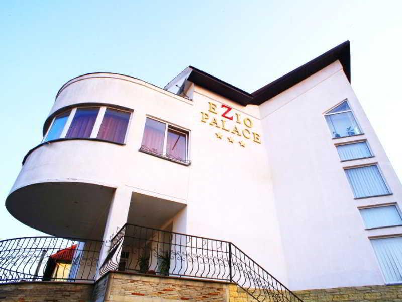 Hotel Ezio Codru Екстер'єр фото