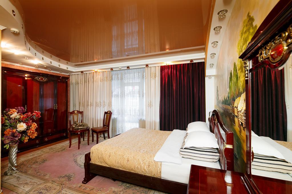 Hotel Ezio Codru Екстер'єр фото