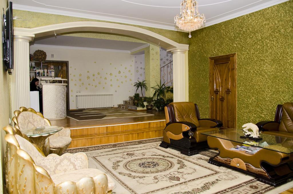 Hotel Ezio Codru Екстер'єр фото