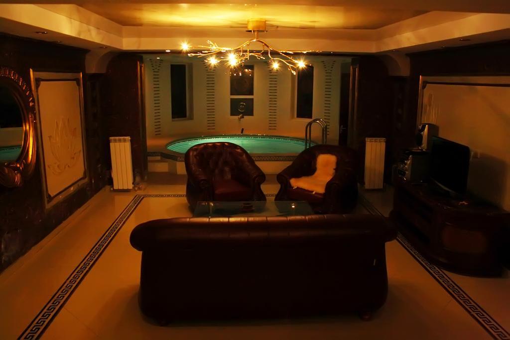 Hotel Ezio Codru Екстер'єр фото