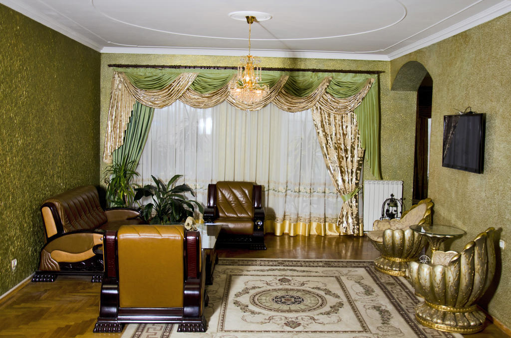 Hotel Ezio Codru Екстер'єр фото