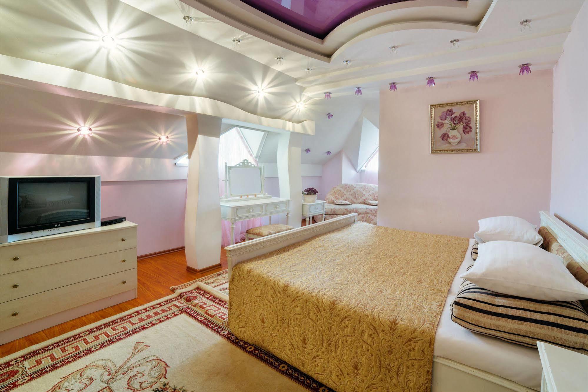 Hotel Ezio Codru Екстер'єр фото