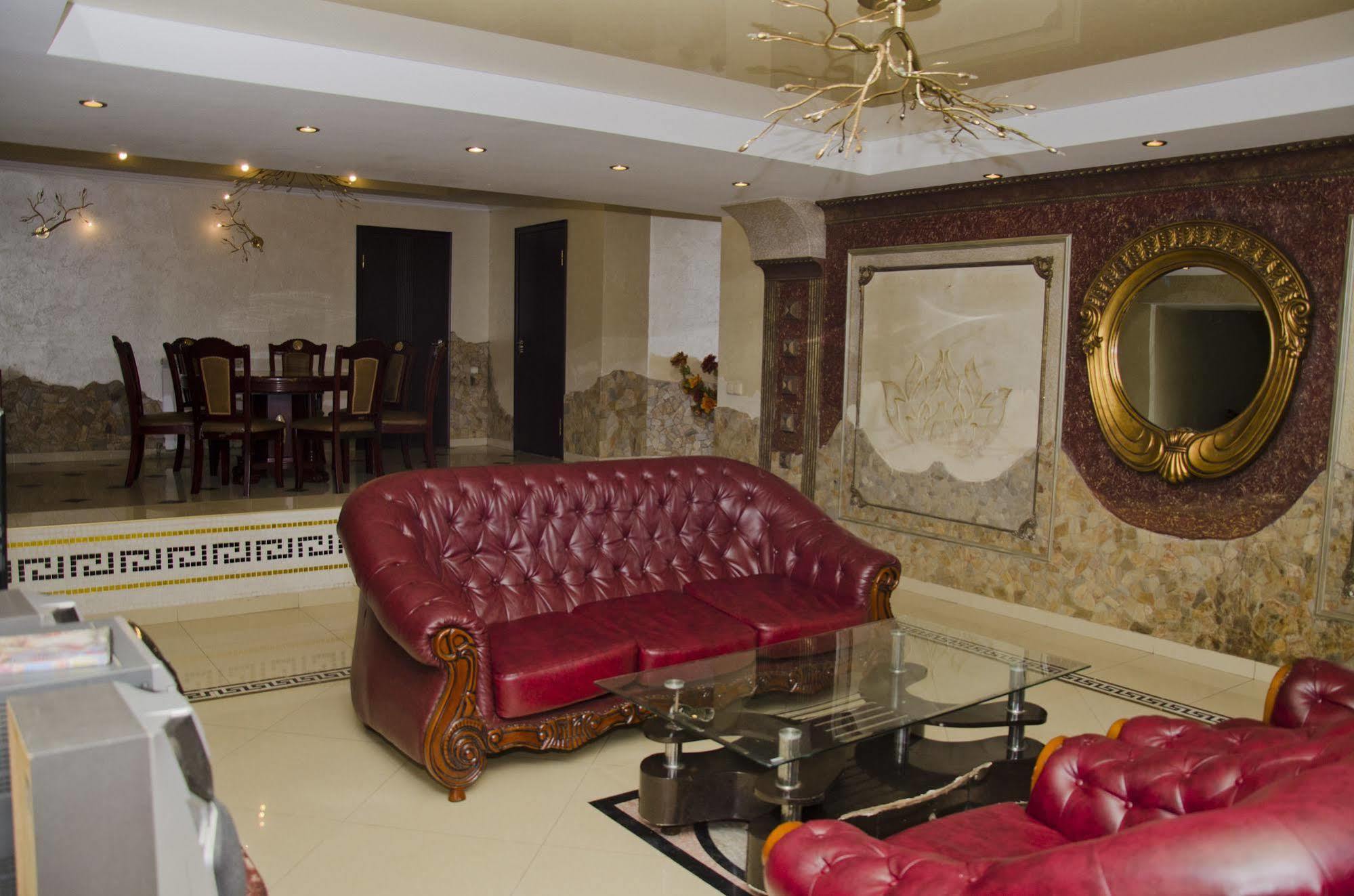 Hotel Ezio Codru Екстер'єр фото