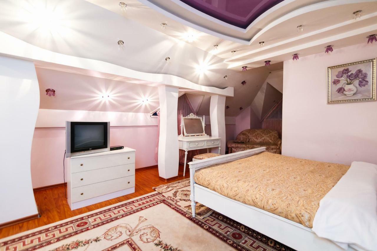 Hotel Ezio Codru Екстер'єр фото